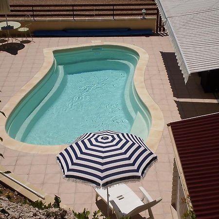 Gite Les Roziers Montmurat Ruang foto