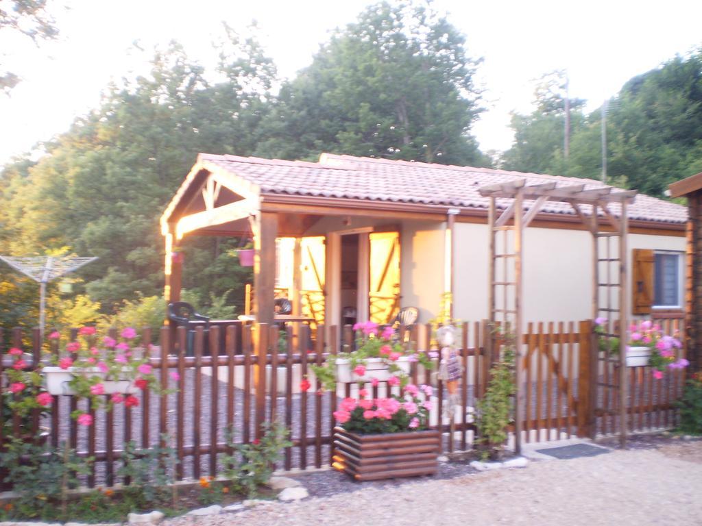 Gite Les Roziers Montmurat Ruang foto