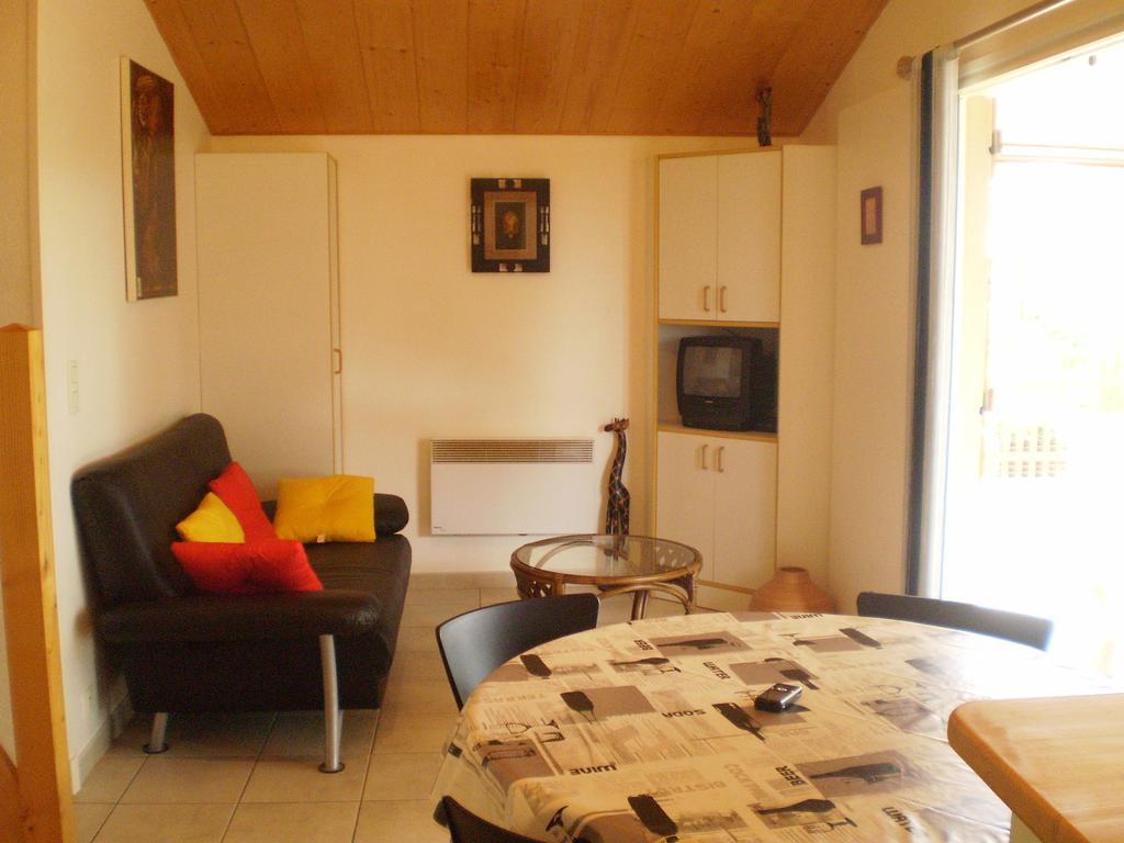 Gite Les Roziers Montmurat Ruang foto