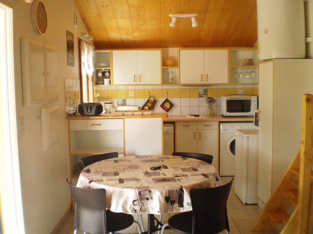Gite Les Roziers Montmurat Ruang foto